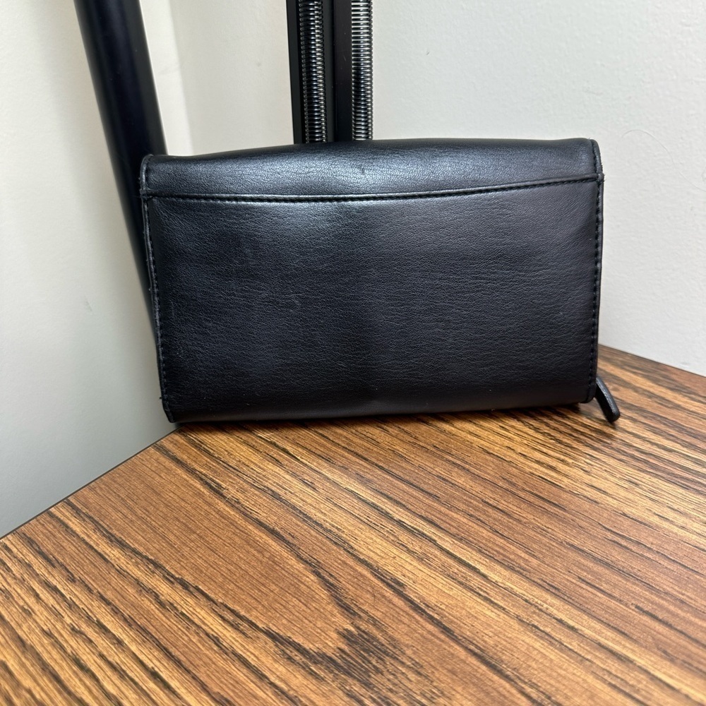 Liz‎ Clairborne Large Black PVC Wallet in Good Condition - Picture 6 of 9